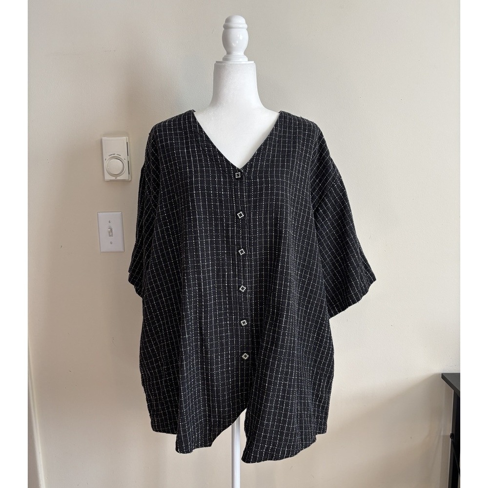 VTG World Piece by Nina Grand Artsy Funky Top Button Front Textured Black White